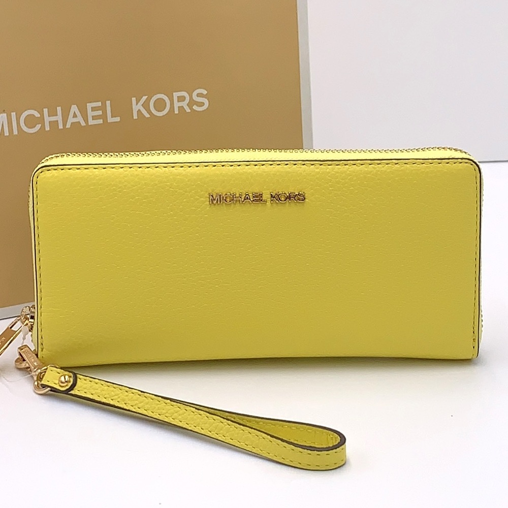MICHAEL KORS Large Travel Continental Leather
Color: SUNSHINE - Picture 2 of 16